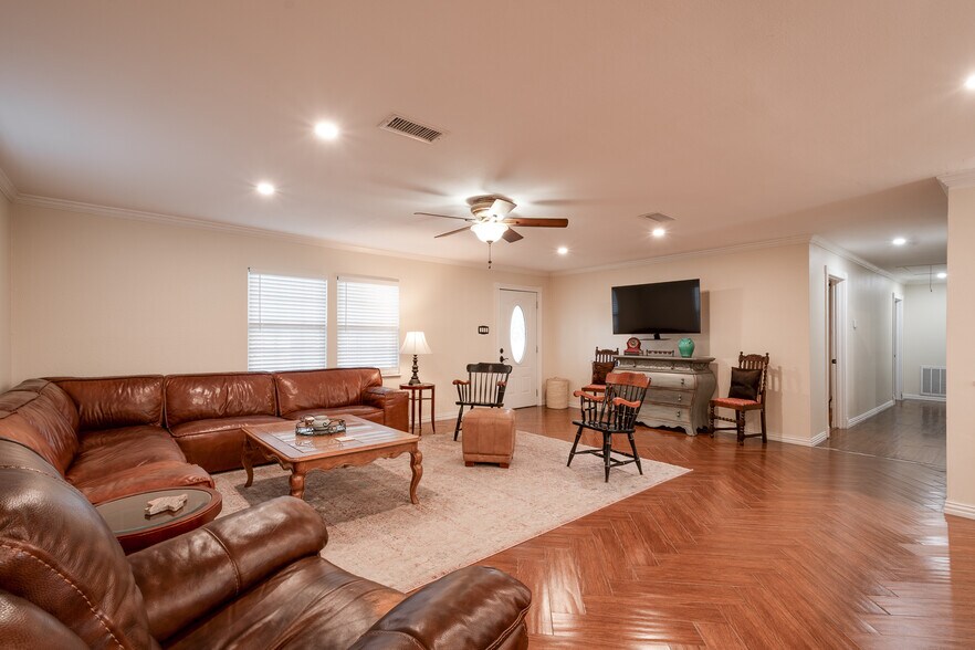 More Photos Of 11620 Fostoria Rd, Cleveland Office For Sale