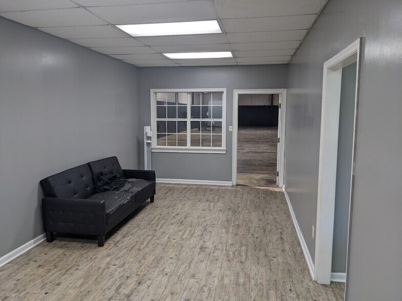 More Photos Of 7400 GA Highway 122, Hahira Manufacturing For Lease