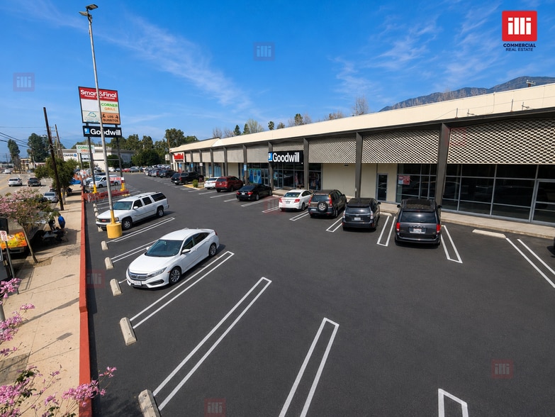 More Photos Of 6535-6585 Foothill Blvd, Tujunga General Retail For Lease