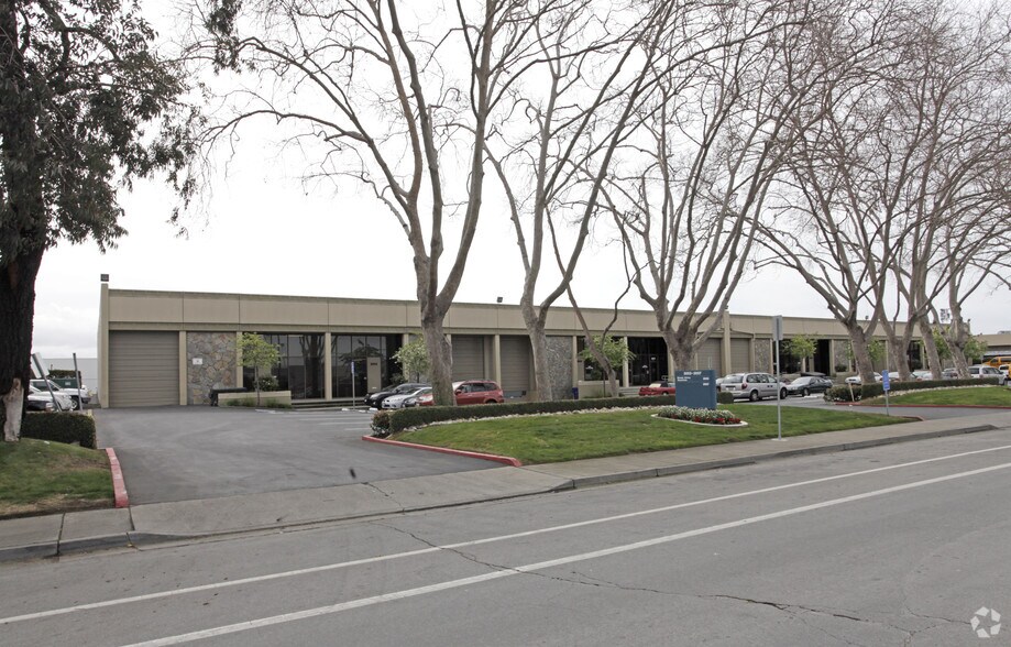 More Photos Of 2953-2999 Teagarden St, San Leandro Warehouse For Lease