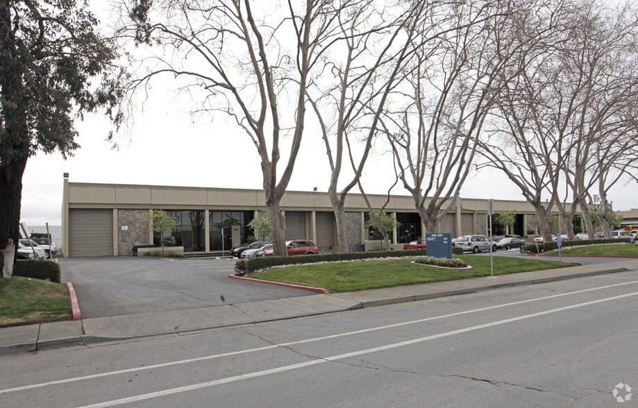 More Photos Of 2999-3057 Teagarden St, San Leandro Warehouse For Lease