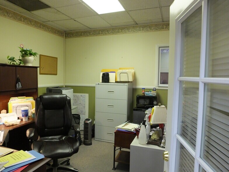 More Photos Of 44143-44147 20th St W, Lancaster Medical For Lease