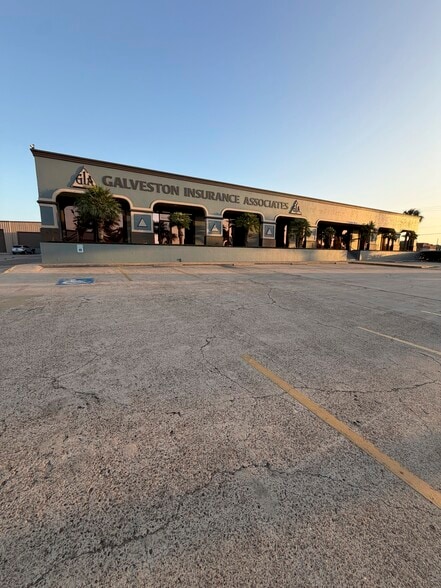 More Photos Of 6025 Heards Ln, Galveston Office For Lease