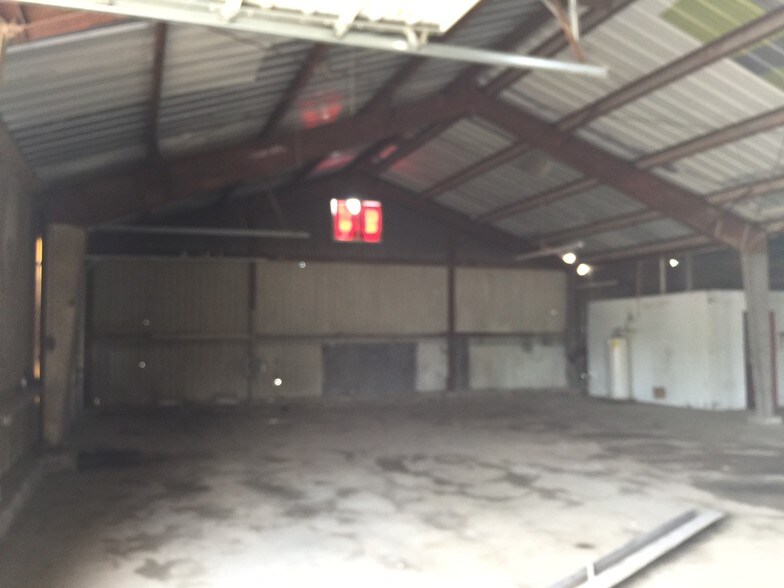 More Photos Of 7735 Lettie St, Houston Auto Salvage Facility For Lease