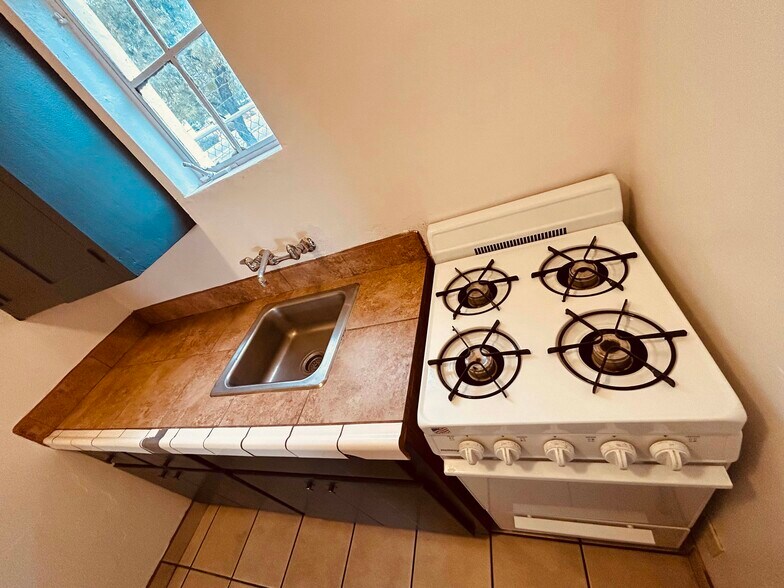 More Photos Of 1650 N Oracle Rd, Tucson Hotel For Sale