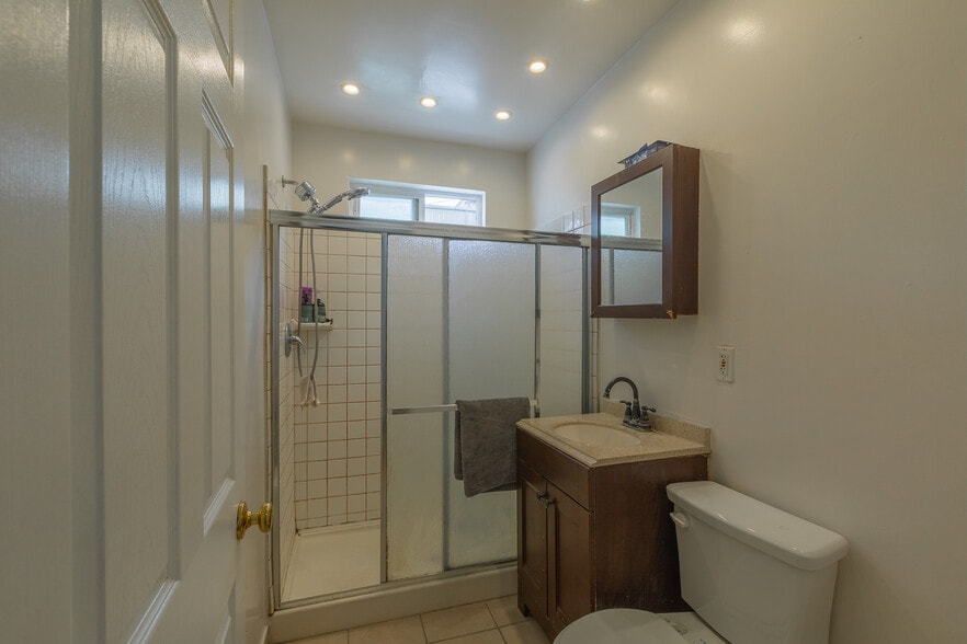 More Photos Of 1544 Anaheim St, Harbor City Storefront Retail Residential For Sale