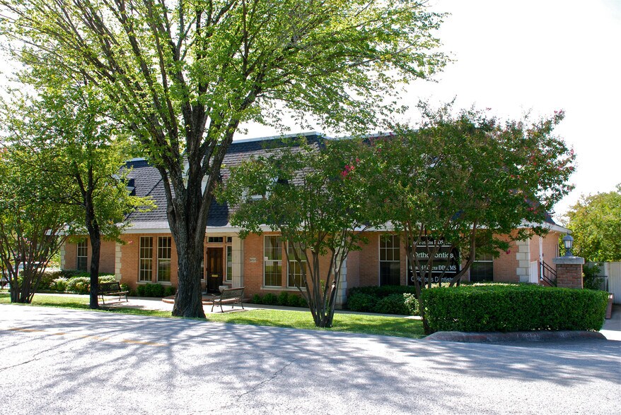 More Photos Of 9757 White Rock Trl, Dallas General Retail For Lease