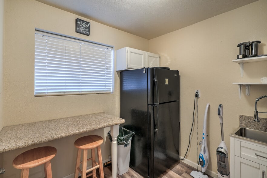 More Photos Of 211 W Atlantic Ave, Henderson Office For Sale