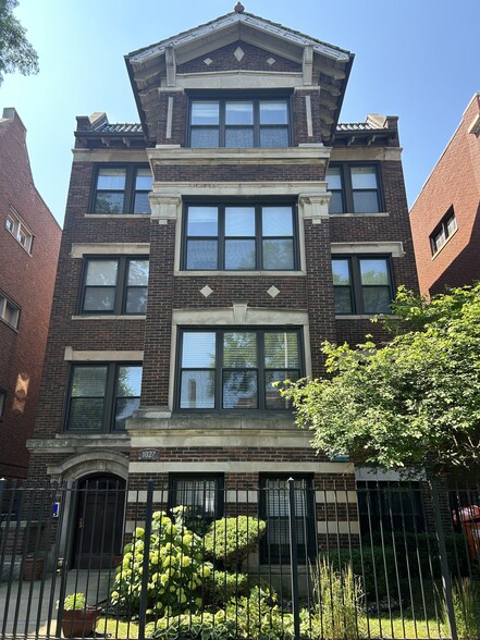 Primary Photo Of 1027 E Hyde Park Blvd, Chicago Apartments For Sale