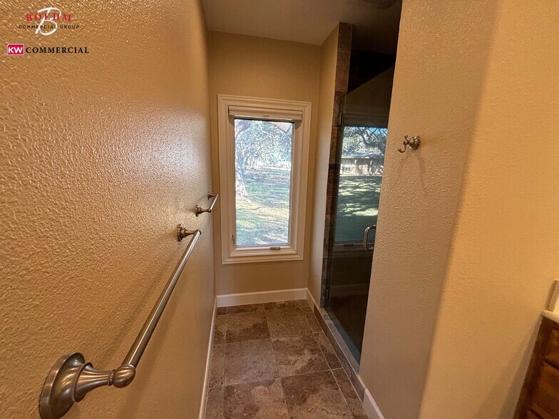 More Photos Of 39 Scenic Loop Rd, Boerne Office Residential For Lease