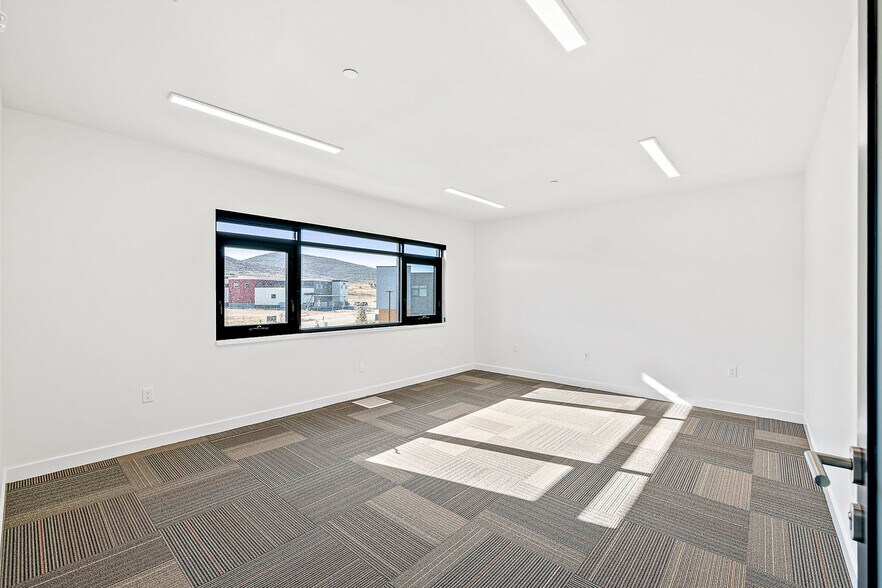 More Photos Of 4376 Forestdale Dr, Park City Flex For Sale