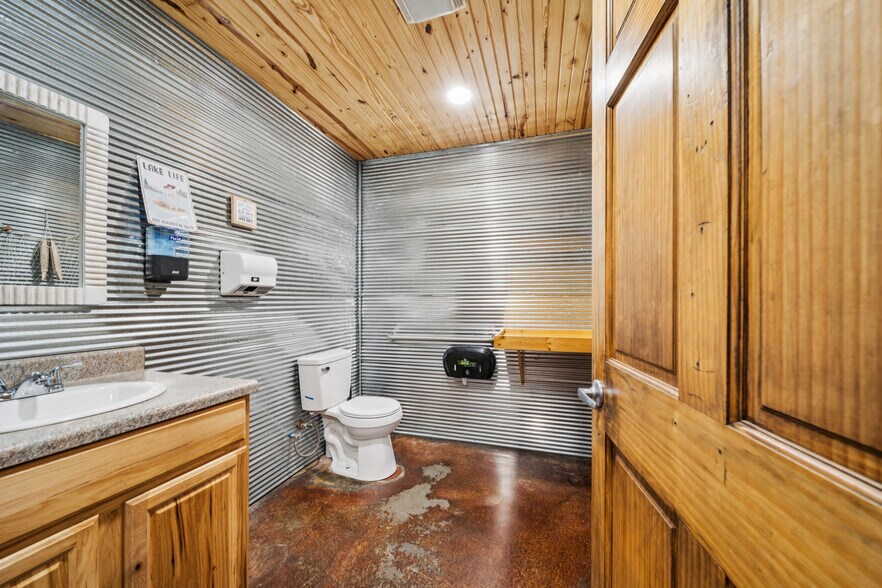 More Photos Of 29301 Hwy 82 Hwy, Park Hill Restaurant For Sale