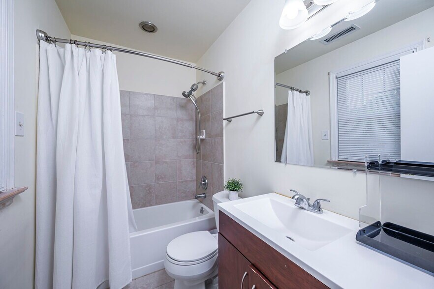 More Photos Of 7740 Cherokee Rd, Richmond Religious Facility For Sale