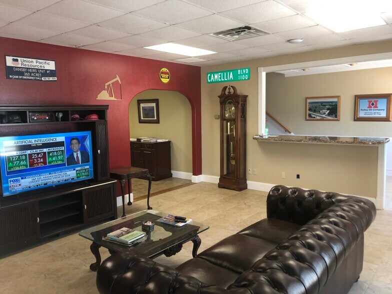 More Photos Of 54012 US 290, Hempstead Warehouse For Sale