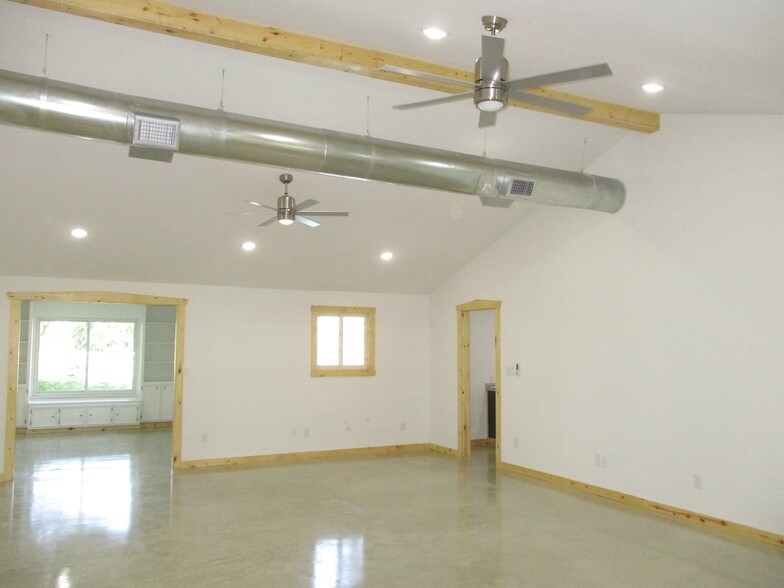 More Photos Of 12724 Lowden Ln, Manchaca Office Residential For Lease