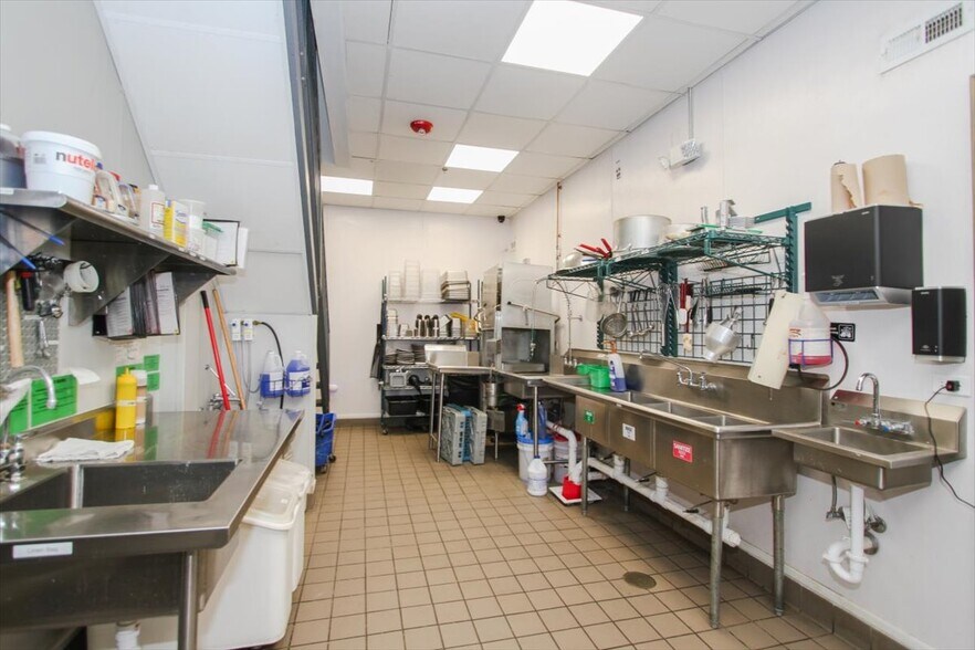 More Photos Of 720 E Rand Rd, Mount Prospect Fast Food For Sale