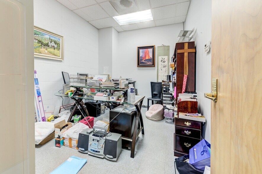 More Photos Of 9345 Olive Blvd, Saint Louis General Retail For Sale