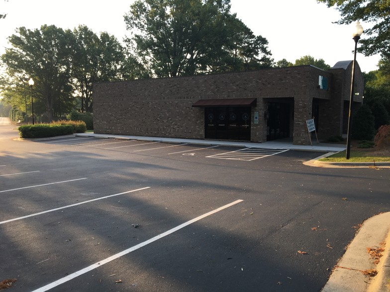 More Photos Of 1006 N Arendell Ave, Zebulon Medical For Lease