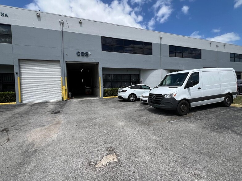 Primary Photo Of 2300-2350 NW 102nd Pl, Doral Warehouse For Lease