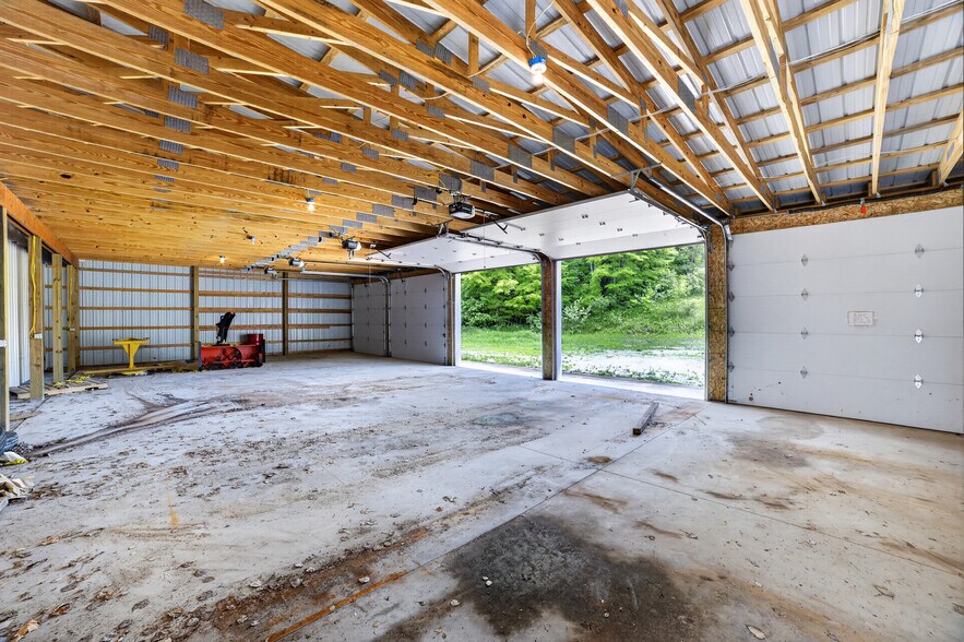More Photos Of 3166 Muckle Rd, Central Lake Manufacturing For Lease