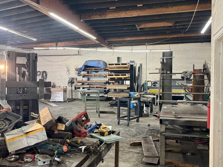 More Photos Of 7341 Atoll Ave, North Hollywood Warehouse For Lease