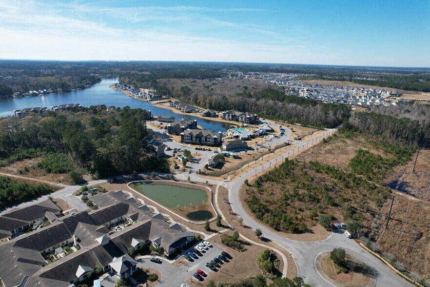 More Photos Of 5 Hampton Lake Dr, Bluffton Storefront Retail Office For Lease