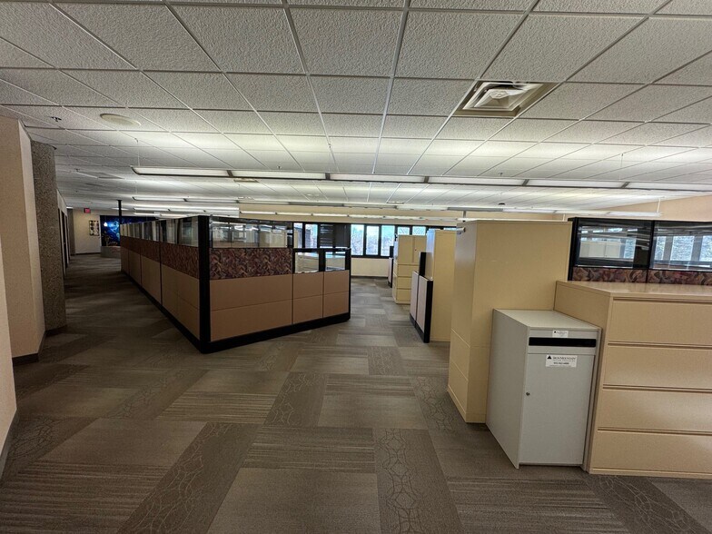 More Photos Of 14615 Lone Oak Rd, Eden Prairie Office For Sale