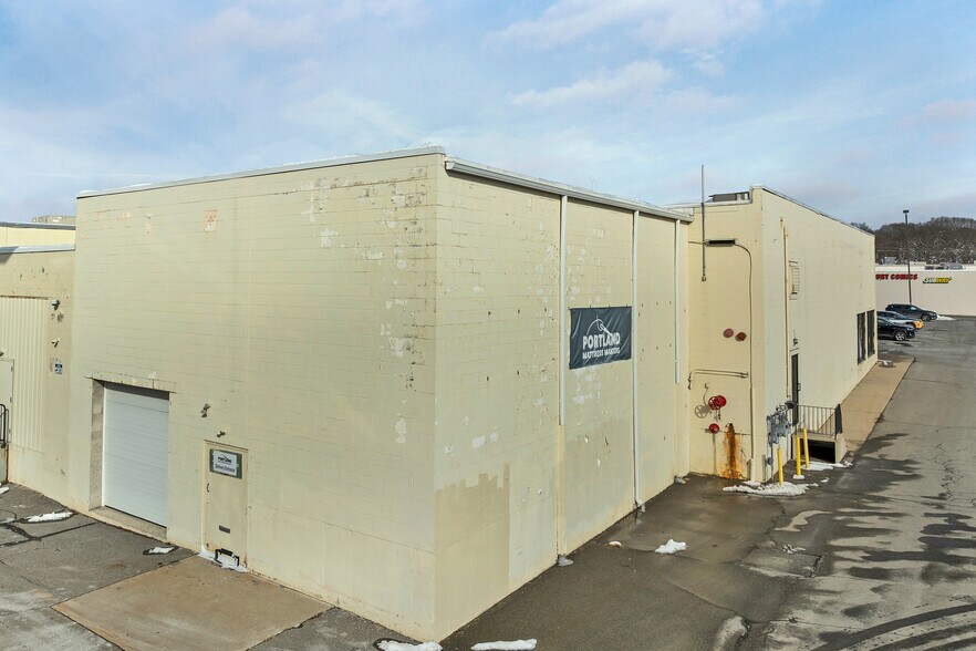 More Photos Of 777 S Willow St, Manchester Storefront For Lease