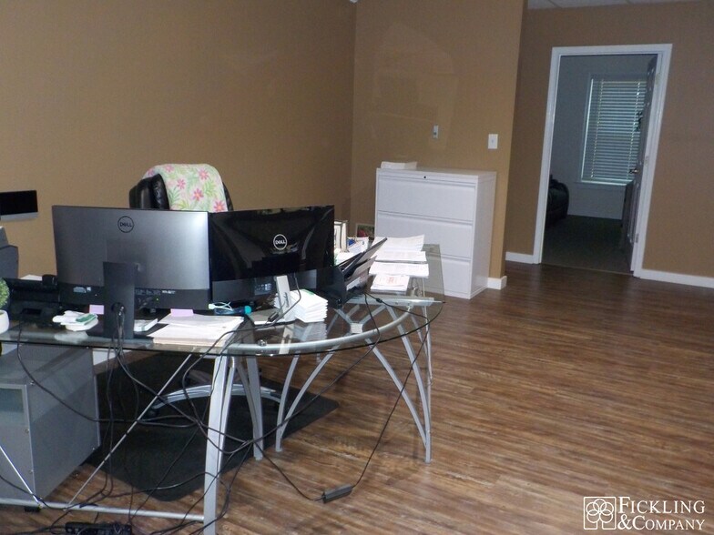 More Photos Of 2357 Pio Nono Ave, Macon-Bibb Medical For Sale