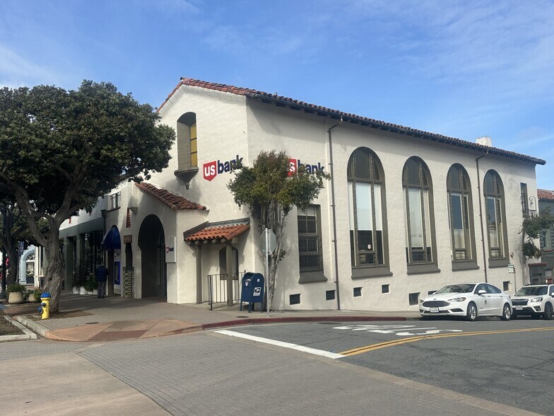 Primary Photo Of 580-582 Lighthouse Ave, Pacific Grove Bank For Lease