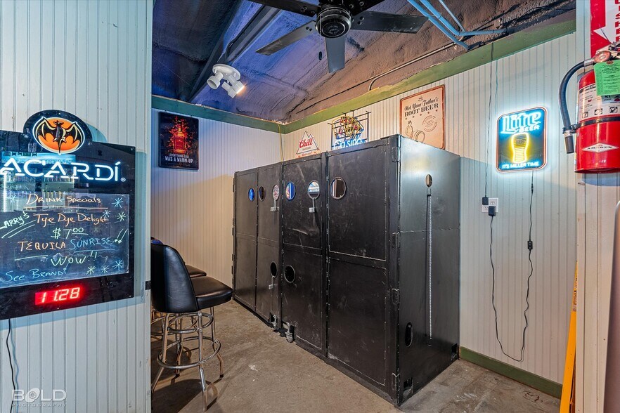 More Photos Of 7318 Ida State Line rd, Ida Bar For Sale