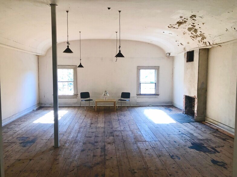 More Photos Of 5 Norwich Rd, East Haddam Freestanding For Sale