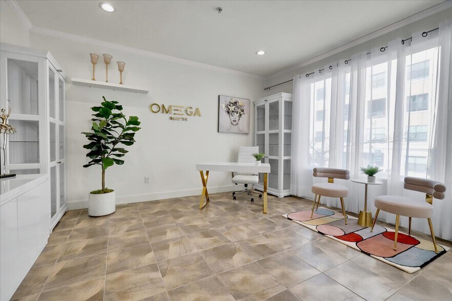 More Photos Of 300 E 4th St, Long Beach Apartments For Sale