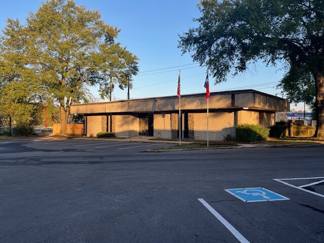 More Photos Of 211-215 Winchester Dr, Tyler Office For Lease