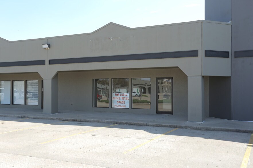 More Photos Of 11041-11051 S Memorial Dr, Tulsa Freestanding For Lease