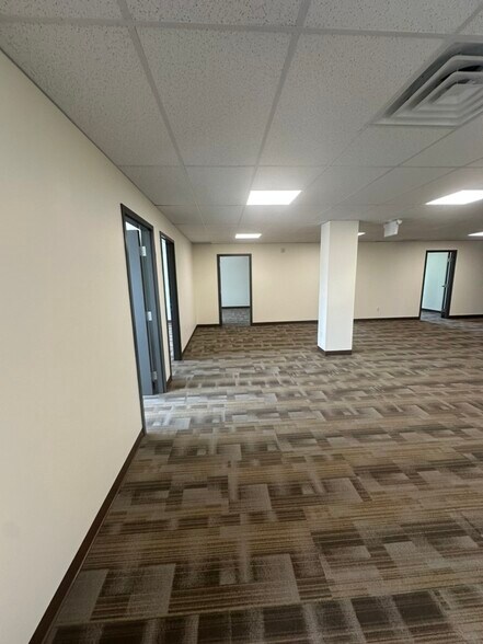 More Photos Of 1296 Carling Ave, Ottawa Office For Lease