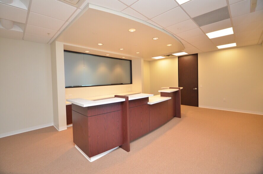 More Photos Of 7900 N Sam Houston Pky W, Houston Office For Lease