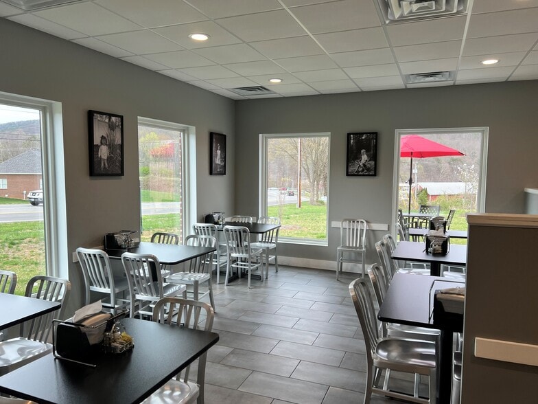 More Photos Of 674 Teresa, Roanoke General Retail For Sale