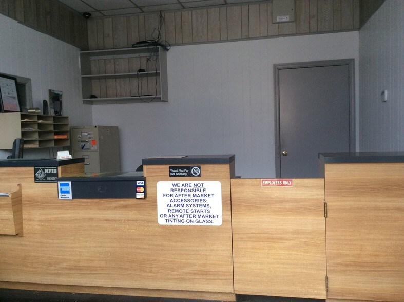 More Photos Of 804 N Lincoln St, Wilmington Storefront Retail Residential For Sale