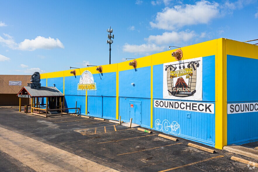 More Photos Of 6844 Ingram Rd, San Antonio Bar For Sale