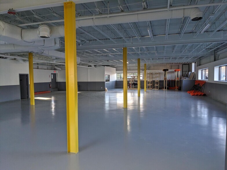 More Photos Of 200 Turnpike Rd, Southborough Research And Development For Lease