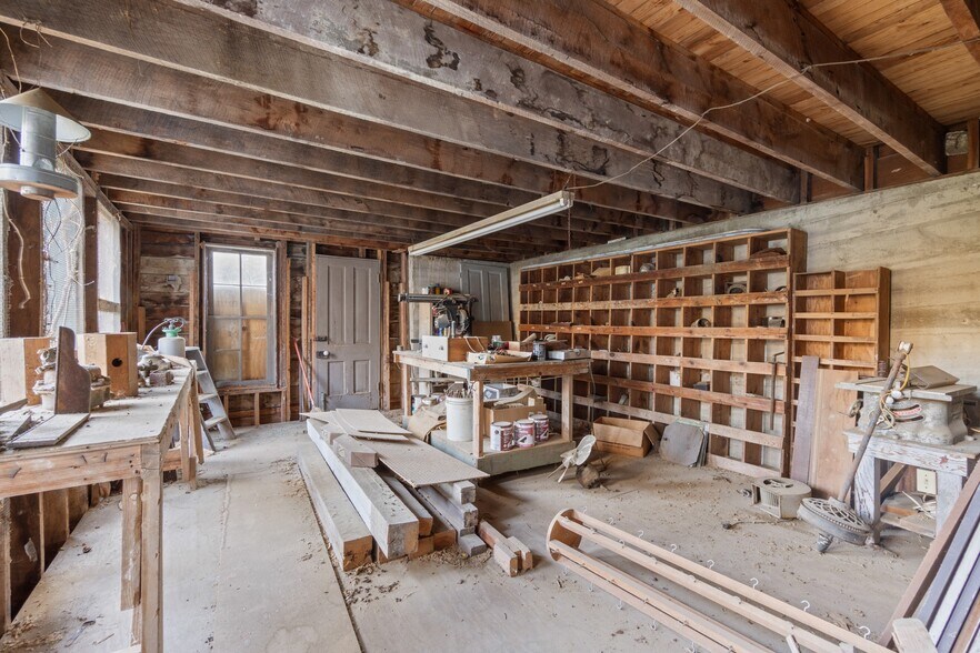 More Photos Of 75 Center St, Eureka Springs General Retail For Sale