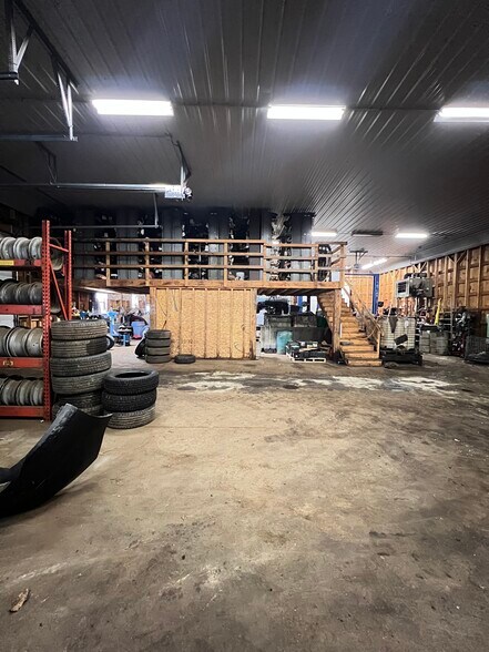 More Photos Of 55 Hall Rd, Londonderry Auto Repair For Sale