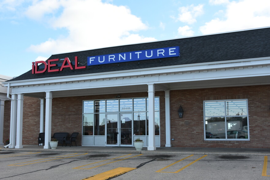 Primary Photo Of 2241 Main St, Green Bay General Retail For Lease