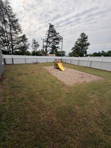 More Photos Of 736 Saluda Lake Rd, Greenville Daycare Center For Sale