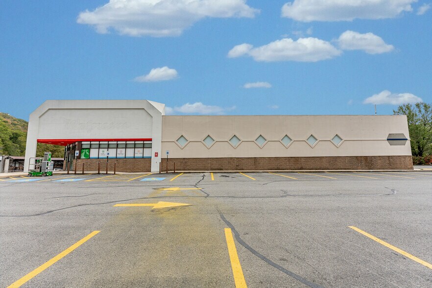 More Photos Of 19254 Seneca Trl, Marlinton Drugstore For Lease