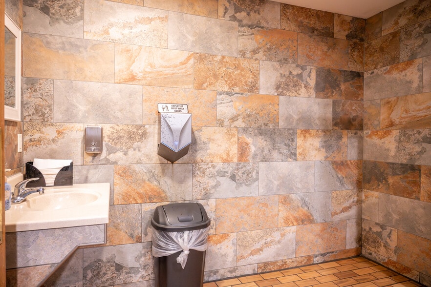 More Photos Of 532 Gateway Ave, Mauston Restaurant For Sale