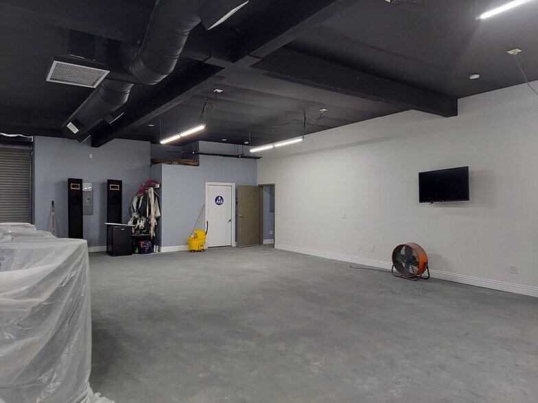 More Photos Of 1616 E Los Angeles Ave, Simi Valley Freestanding For Lease