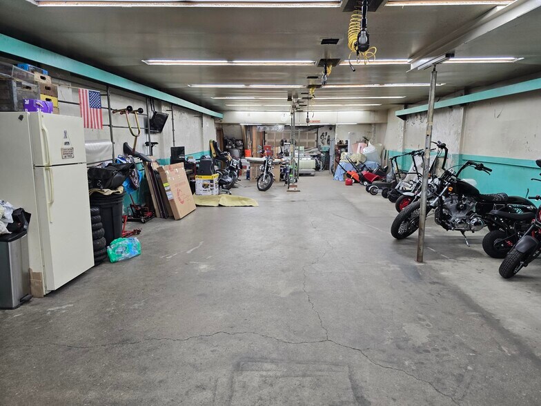 More Photos Of 6243 N Clark St, Chicago Storefront For Sale