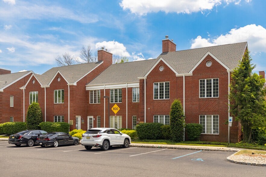 More Photos Of 821-824 Courtyard Dr, Hillsborough Office For Lease
